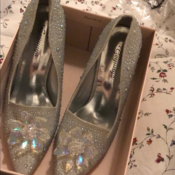 Silver flower Rhinestone shoes - Picture 5 of 5